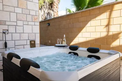 Image de Villa 'I Love Baia Verde Spa' avec piscine privée, terrasse privée et climatisation