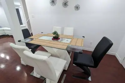 Image de Central Stylish Spacious Retreat