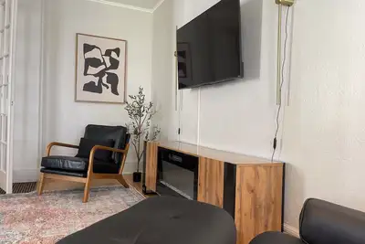 Image de Stylish and Comfortable Downtown Historical Home Two Blocks From the River