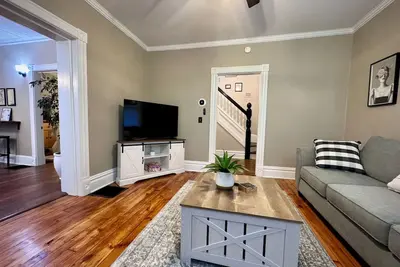 Image de The Cherry Street Retreat: Charming, freshly renovated house in downtown Geneva