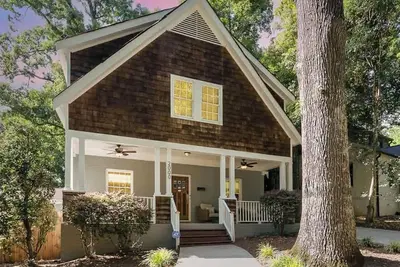 Image de Luxury South End Retreat w/ Hot Tub & 4 Bedrooms