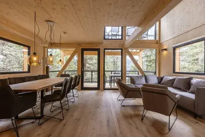 Image de Superior Chalet # 17 with Sauna & Hot Tub