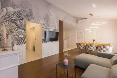 Image de Stunning seaview, spacious chic family oasis apartment Loani