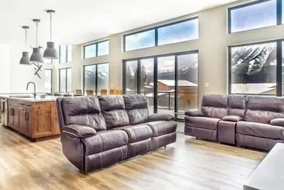 Image de 2 Bdrm / 2 Bathroom / Family Area / Stunning Views