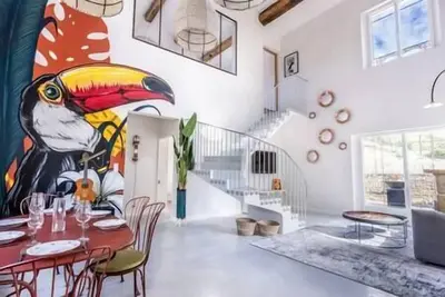 Image de Secret d'Uzès: Le Duché, Mazet et piscine chauffée