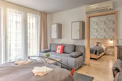 Image de Central Gozsdu 1 Bdr. Apt. W/ Balc