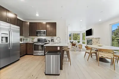 Private Balcony w/ Slope & Snake River Views & Close to Mountain House Lifts!