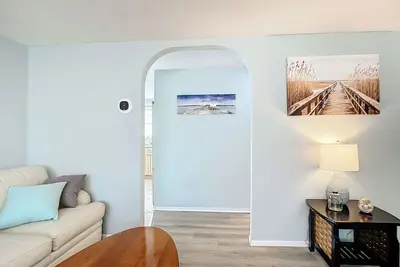 Cozy South Venice Pool Home. Pet-Friendly!