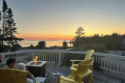 Image de Charming lakefront cottage steps away from a sandy beach in Port Elgin!