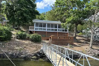 Image de Lakefront cozy cottage!