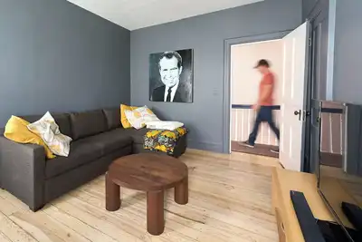 Image de Pet friendly, cozy home walking distance to everything Hudson has to offer.