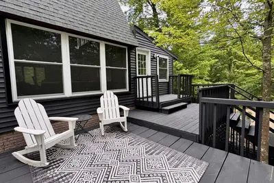 Stunning Private Chalet, 3 Queen beds on Trails!