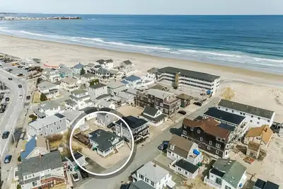 Image de Beach House In Hampton Steps To The Sand And Strip!