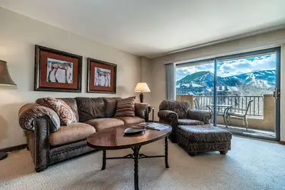 Image de Spacious Seasons Vacation Home Steps To Lift