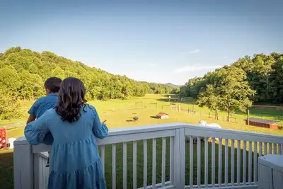 Image de 🐑 Ellijay Sheep farmhouse experience! Farm stay, explore, feed the animals