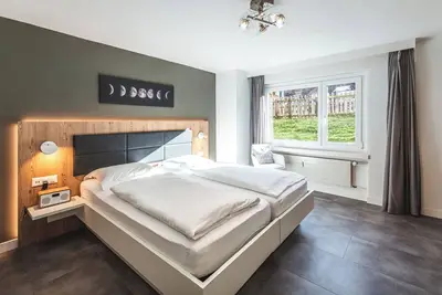 Image de 3, 5 pièces, 4 à 6 personnes proche de la gare.