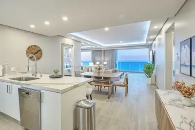 Image de New 2 Bedroom Beach Front Condo @ Encantame Towers