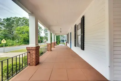 Image de Centrally located home in Macon