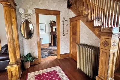 Image de Charming Historic 5-Bedroom Home in Prime Location\n\n