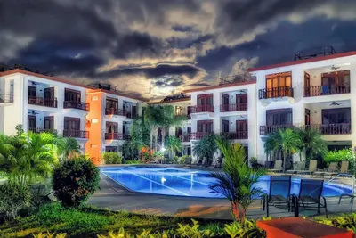 Image de Beachfront penthouse w/pool & rooftop terrace, 2 bed, 2 bath