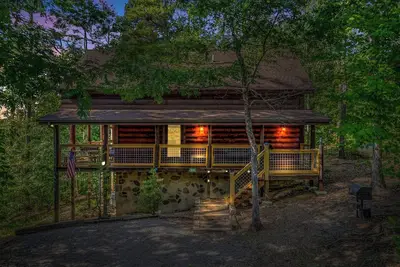 Image de Pigeon Forge Cabin - Mountain Views/King Beds/Hot Tub/Minutes to Dollywood