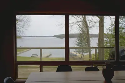 Image de Woodland Hideaway! Relaxing Waterfront View. Sleeps 10