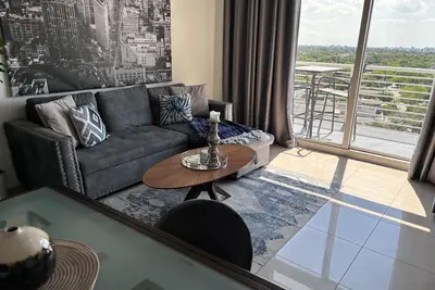 Image de Stylish 1b1b Condo in Midtown – 11th Floor Gem!