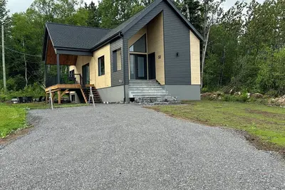 Image de Le chalet Polaire au Mont-Sainte-Anne, bikes, skis et pets frendly!