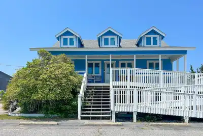 Image de Sound-front house with amazing sunset views & beach Bbq potential