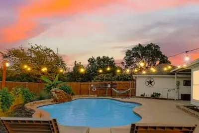 Image de Resort-Style Pool Home with Cinema, Gaming, & Hot Tub