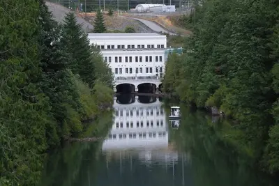 Image de Agri tourism in Hatzic Prairie. Farmhouse engulfed with Bluebberries.
