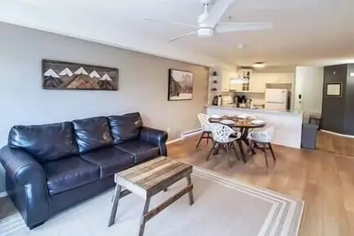 Image de Cozy 1 bedroom / Accessible / Mtn View / Modern