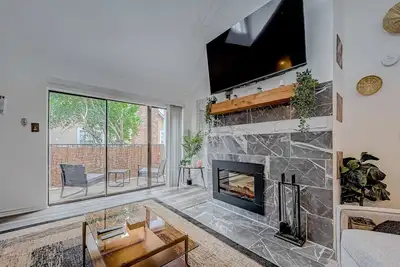 Image de Upscale 1br Condo in Med Center