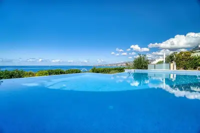 Image de Seafront Villa 1 - Trois Chambres Villa, Couchages 6