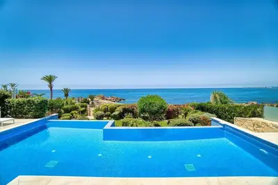 Image de Seafront Villa 2 - Trois Chambres Villa, Couchages 6