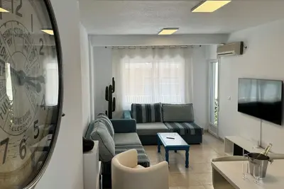 Image de Appartement au 1er étage, à 150 m de la mer avec 3 chambres et balcon