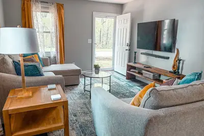 Image de Pet-Friendly 1-Level Retreat: 40% Off Monthly Stays!