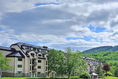 Image de G208a By Loon Res\/Hotel room, in-rm jet tub, pool\/hot tub, near South Peak.