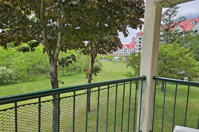 Image de G208ab By Loon Res\/2-room suite, kitchen, jet tub, balcony, view, pool\/hot tub.