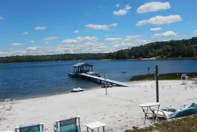 Image de Lakehouse Close To Gainsville, Beach, Dock, Game Room With Additional Bunk Room