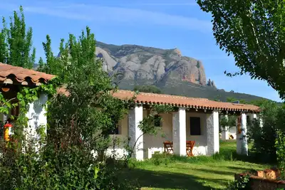 Image de Bungalow chill out et nature avec vue sur les montagnes de Riglos.