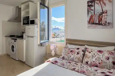 Image de Dual Beach Studios with Ocean-View, Terrace, 100m to beach, Pool, wifi