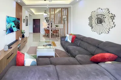 Image de Serenity Haven | Gated | Pool | WiFi | Sea View Junction Mall\n\n