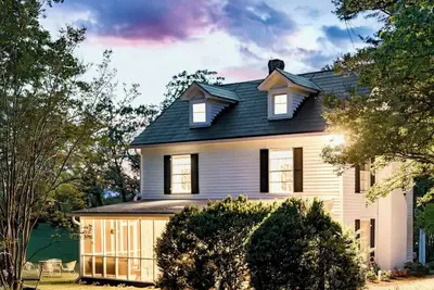Image de Rosé All Day: Wine Country Getaway! Walk to Dining