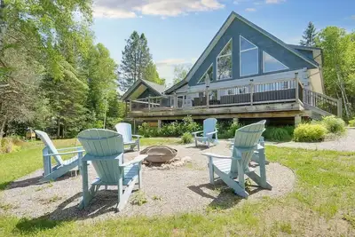 Image de The Lake Escape - Waterfront, Hot tub, Sleeps 14!