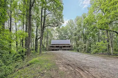 Image de Judge's Mountain Cabin\nNew Listing - Walk to Clayton