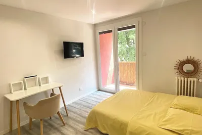 Image de Grand T5 rénové Tramway Commerces 5’ centre-ville