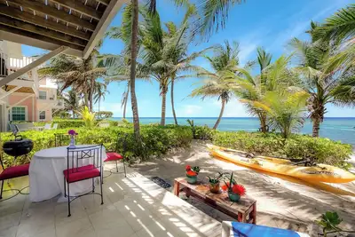 Image de Azure Breeze #4, Beachfront, White Sand, Bikes, Kayak, Snorkel Gear, Rum Point! !