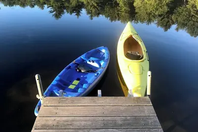 Image de Lovely lakeside house in peaceful, private setting amid New England's delights