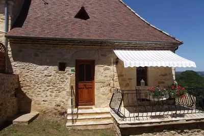 Image de Tastefully renovated, beautiful views, close to many sights and amenities.